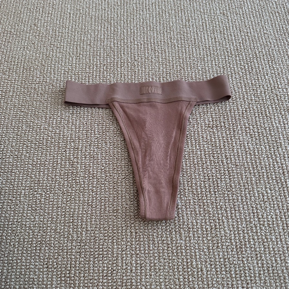 Skims Camel Cotton Rib Thong, Size XXS NWT